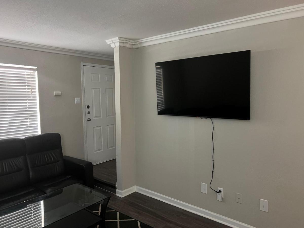 Beautiful 1-Bedroom Townhome With Nice Amenities Houston Esterno foto