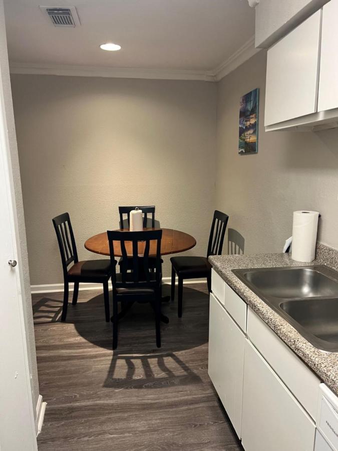 Beautiful 1-Bedroom Townhome With Nice Amenities Houston Esterno foto