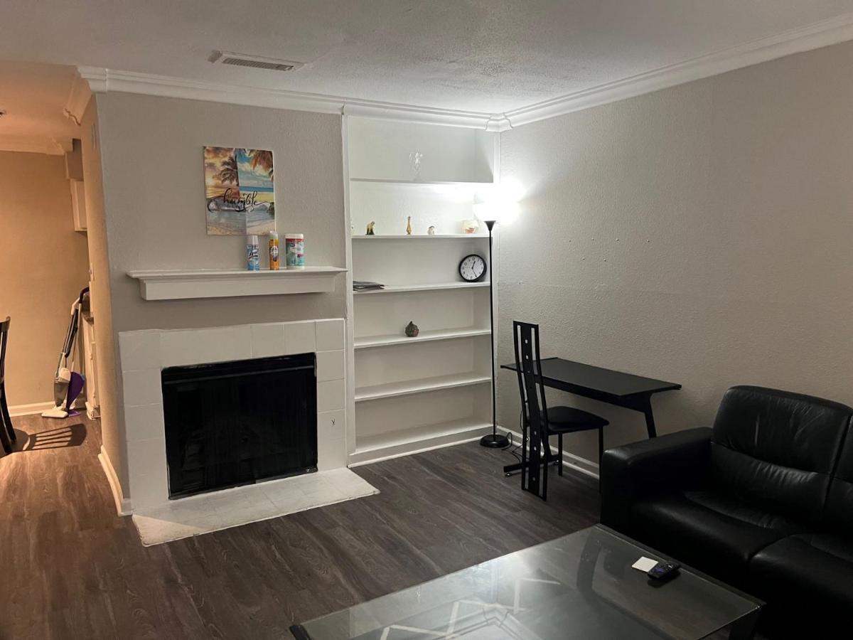 Beautiful 1-Bedroom Townhome With Nice Amenities Houston Esterno foto